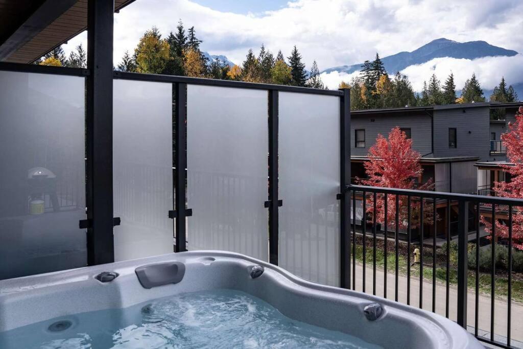 شقة Bluebird Daze By Revelstoke Vacations المظهر الخارجي الصورة