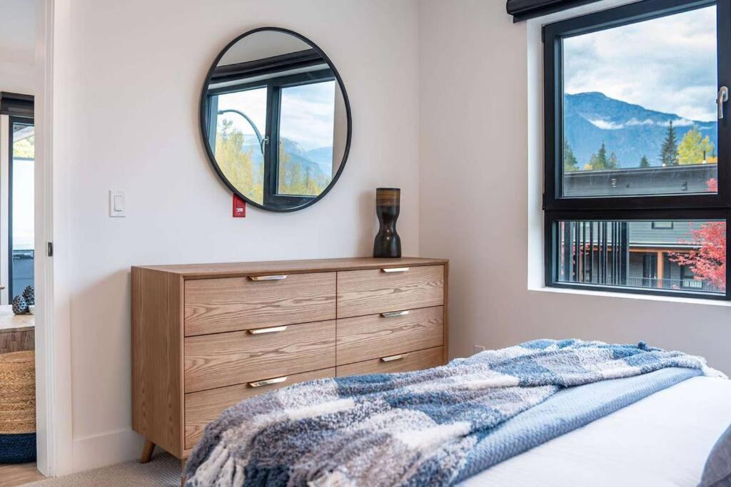 شقة Bluebird Daze By Revelstoke Vacations المظهر الخارجي الصورة