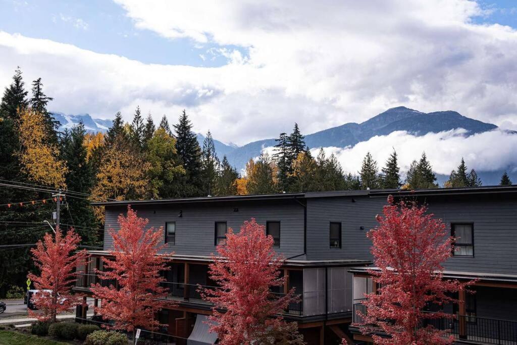 شقة Bluebird Daze By Revelstoke Vacations المظهر الخارجي الصورة