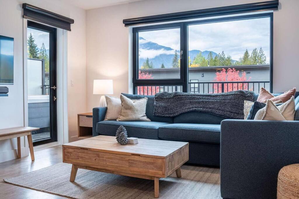 شقة Bluebird Daze By Revelstoke Vacations المظهر الخارجي الصورة
