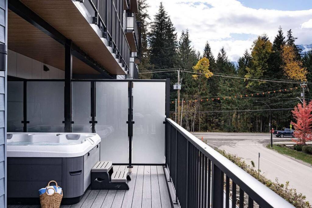 شقة Bluebird Daze By Revelstoke Vacations المظهر الخارجي الصورة