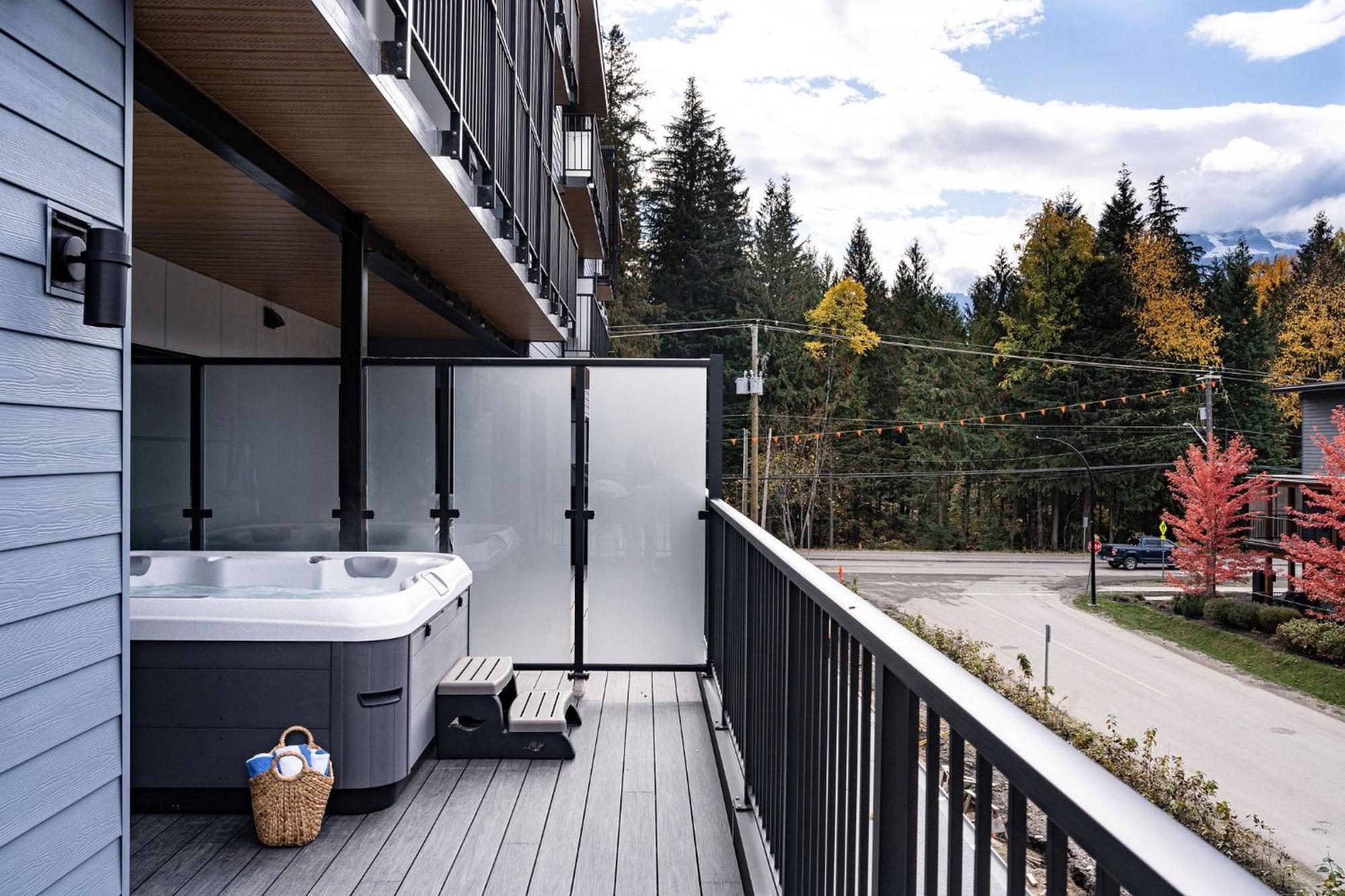 شقة Bluebird Daze By Revelstoke Vacations المظهر الخارجي الصورة