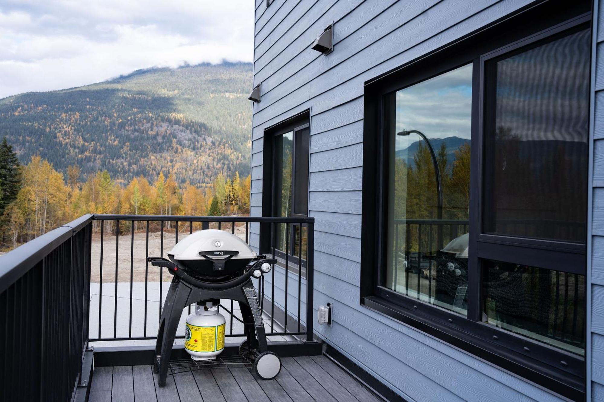 شقة Bluebird Daze By Revelstoke Vacations المظهر الخارجي الصورة