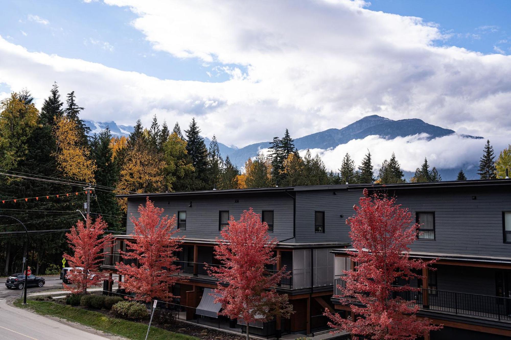 شقة Bluebird Daze By Revelstoke Vacations المظهر الخارجي الصورة